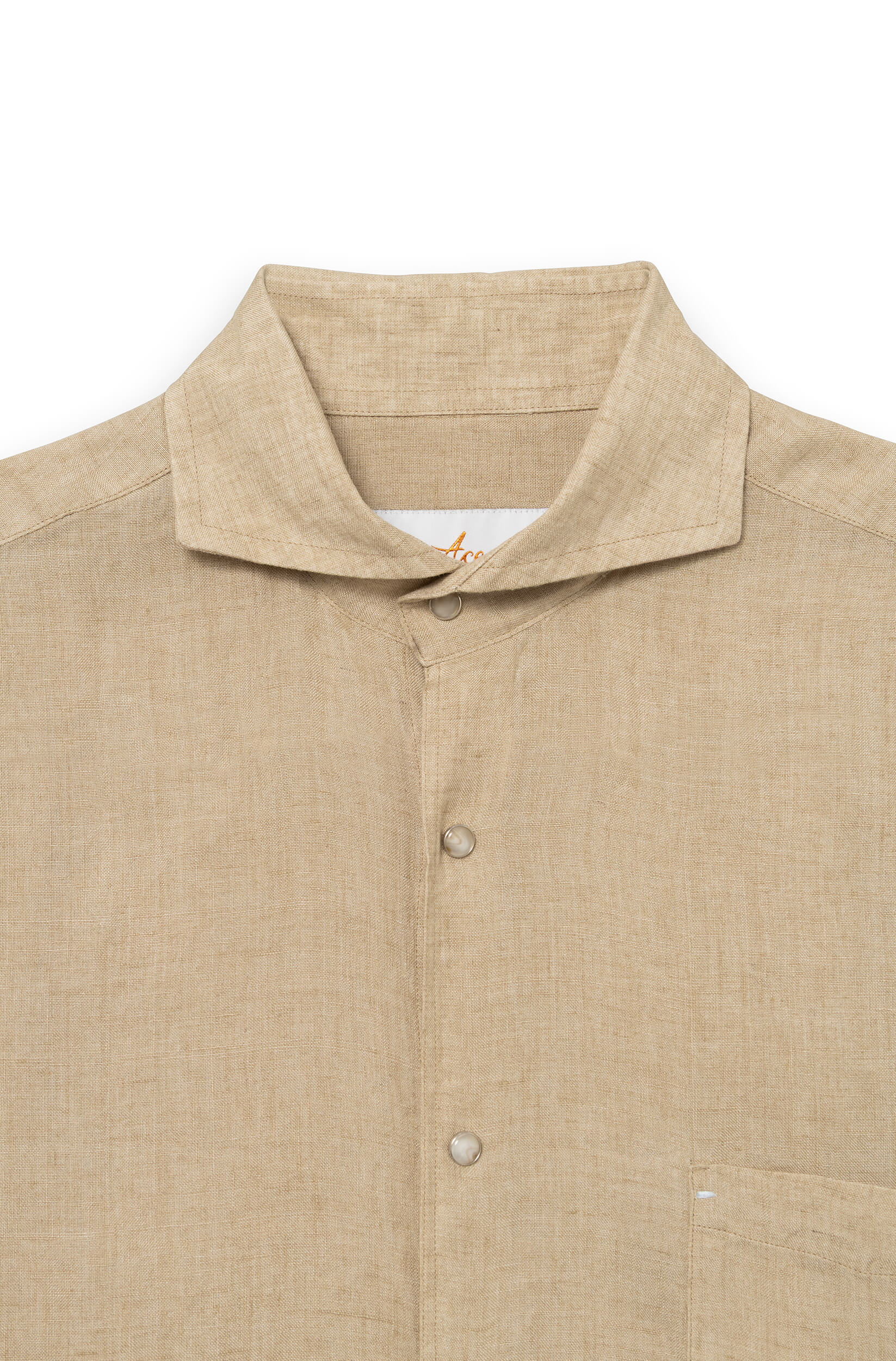 Détail du col chemise et boutons pression signature, coloris camel — AD 73 Ace Denim Paris