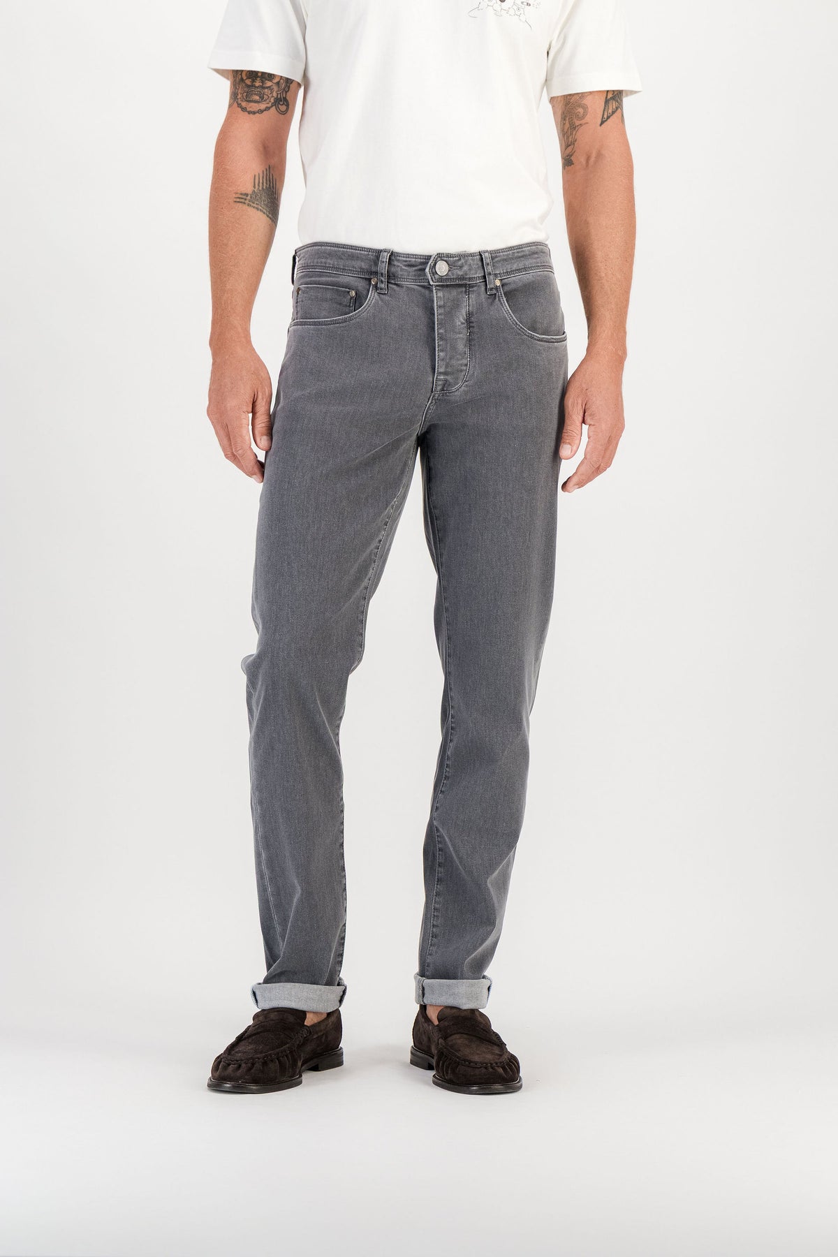 Grey denim jeans worn front view, cuffed hem, mannequin 1m86 size 32 — Ace Denim Paris