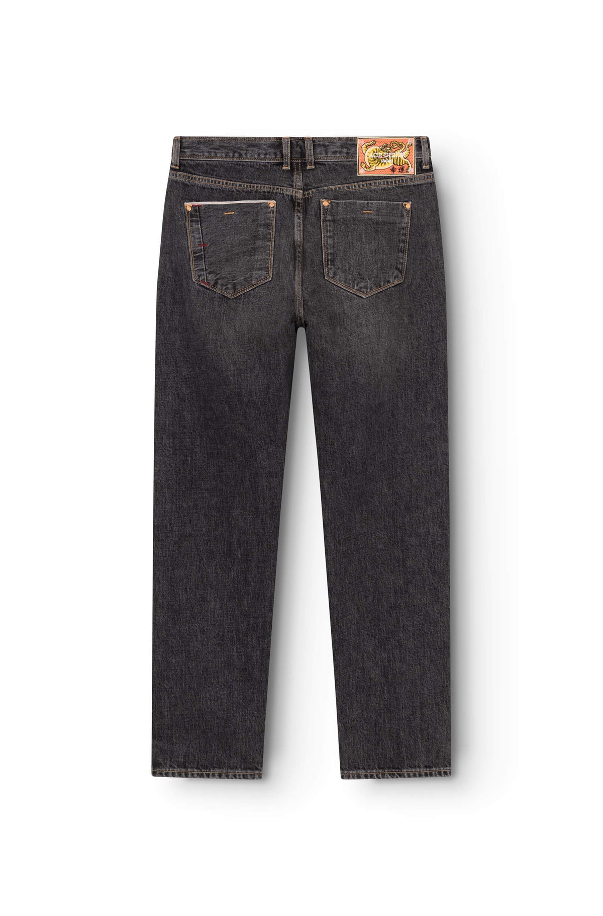 Vue arrière jean droit selvedge gris foncé avec patch tigre brodé signature en ceinture — AD 53 Selvedge Ace Denim Paris