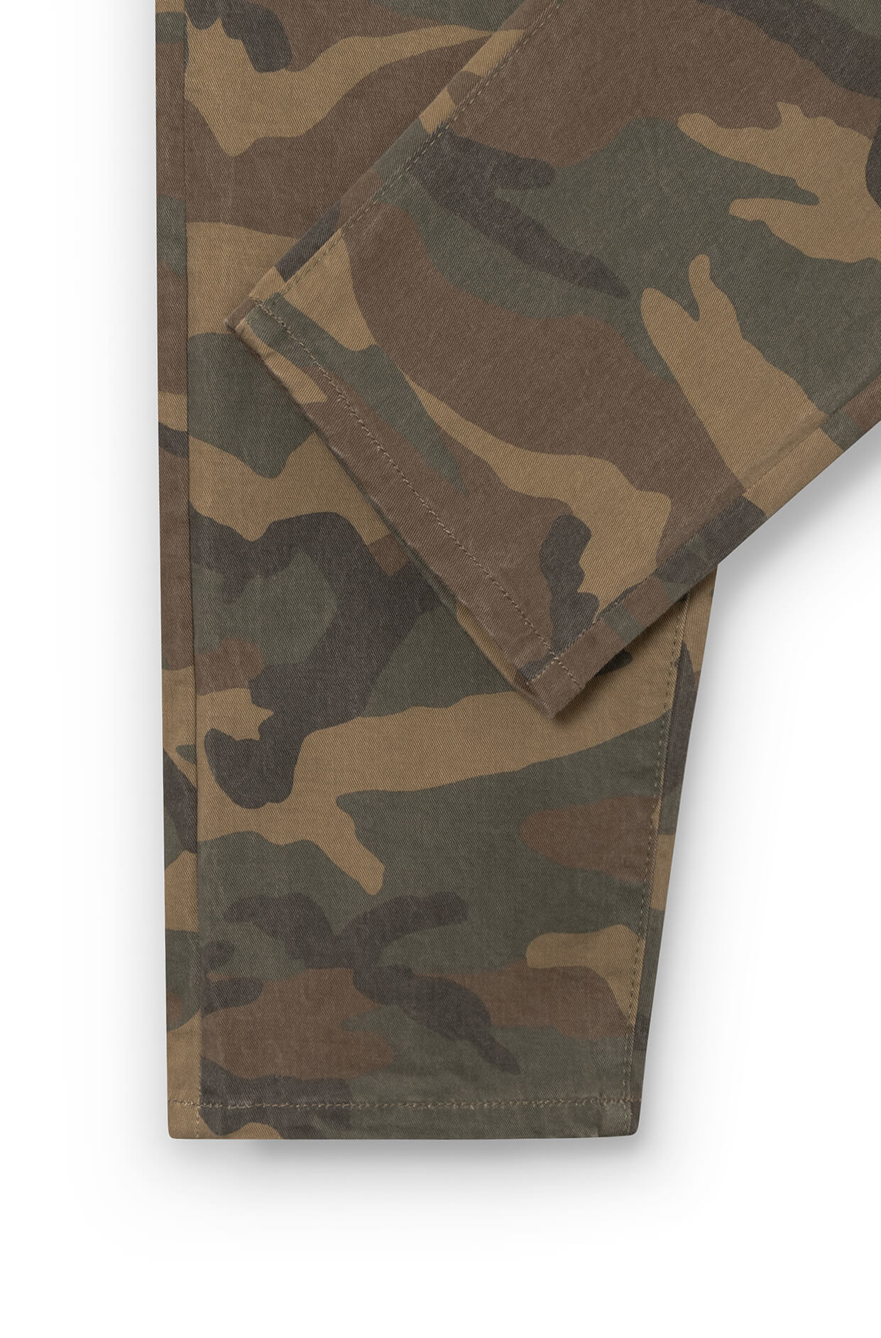 jeans rivets in selvedge with camouflage pattern