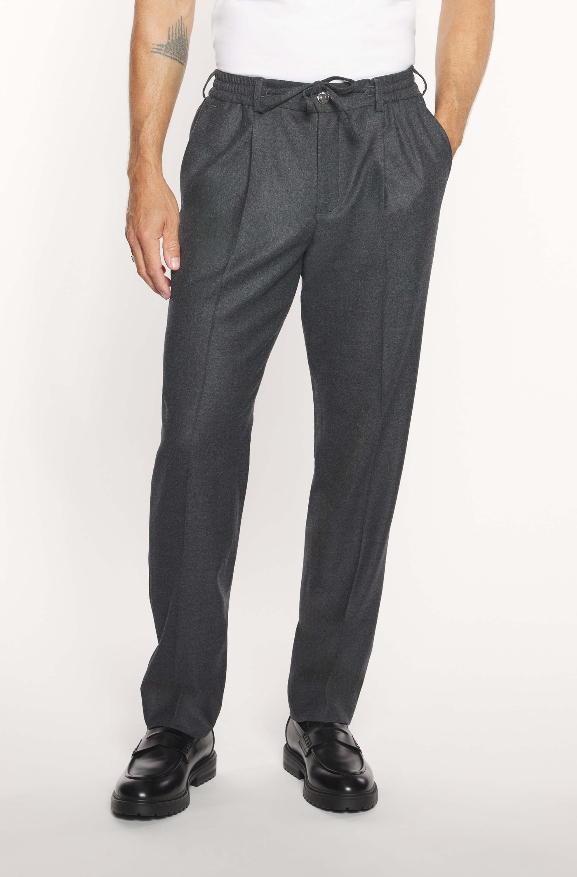AD 47 - Straight-Leg Pleated Trousers in Anthracite Merino Wool