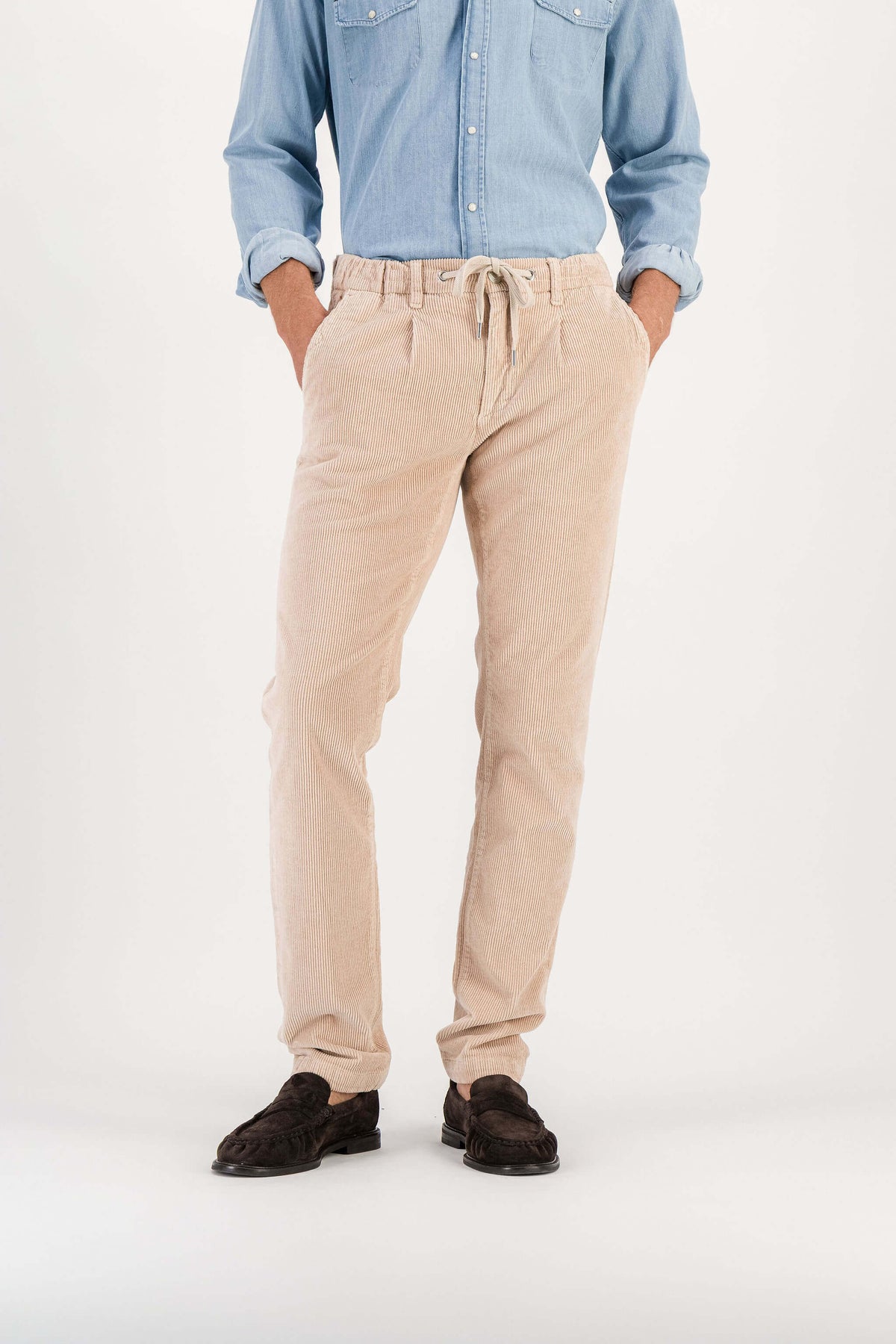 Full-length front view, beige corduroy trousers, blue denim shirt, brown loafers, model 186 cm size 32 — Ace Denim Paris