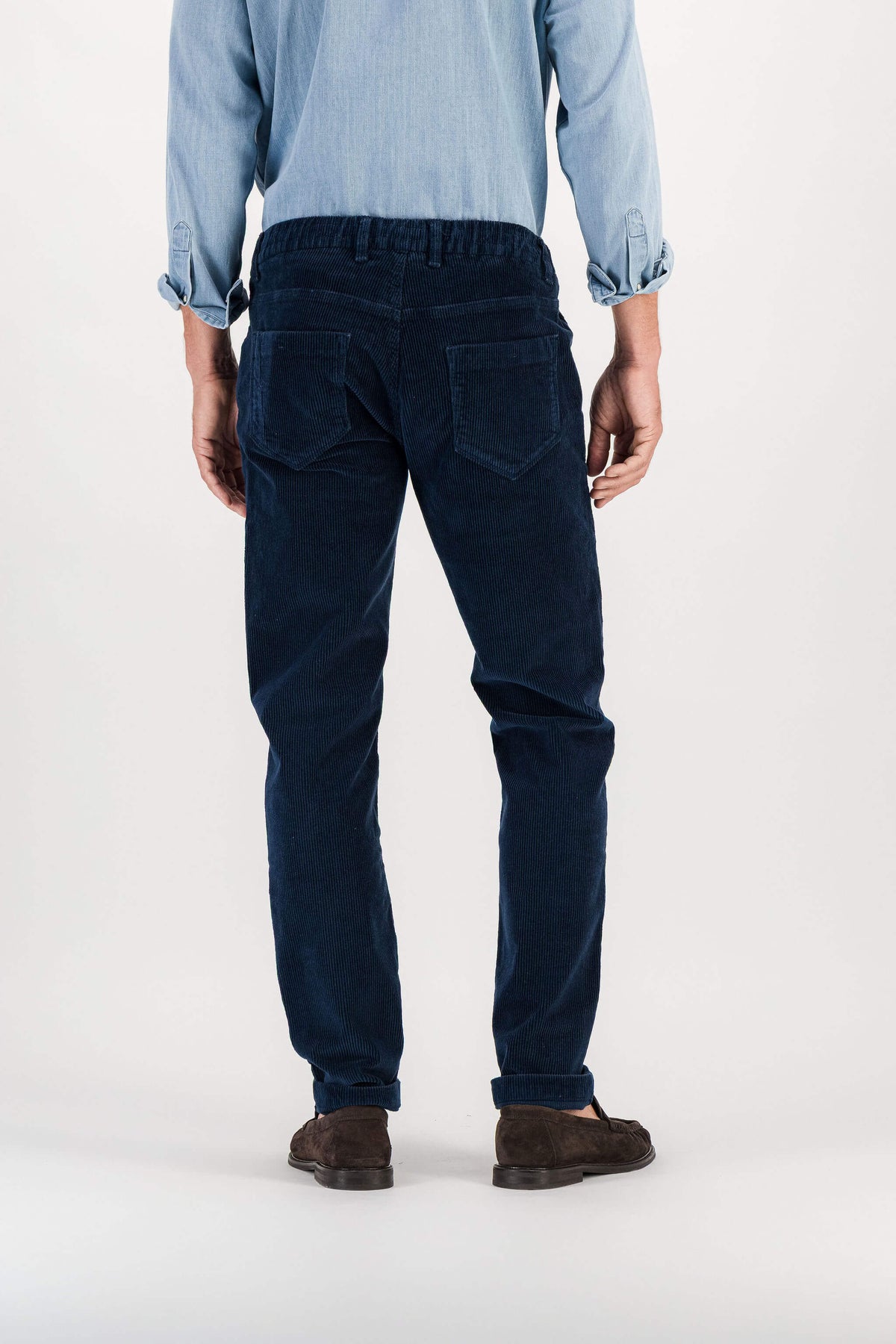 Full-length back view, navy corduroy trousers, blue denim shirt, brown loafers, model 186 cm size 32 — Ace Denim Paris