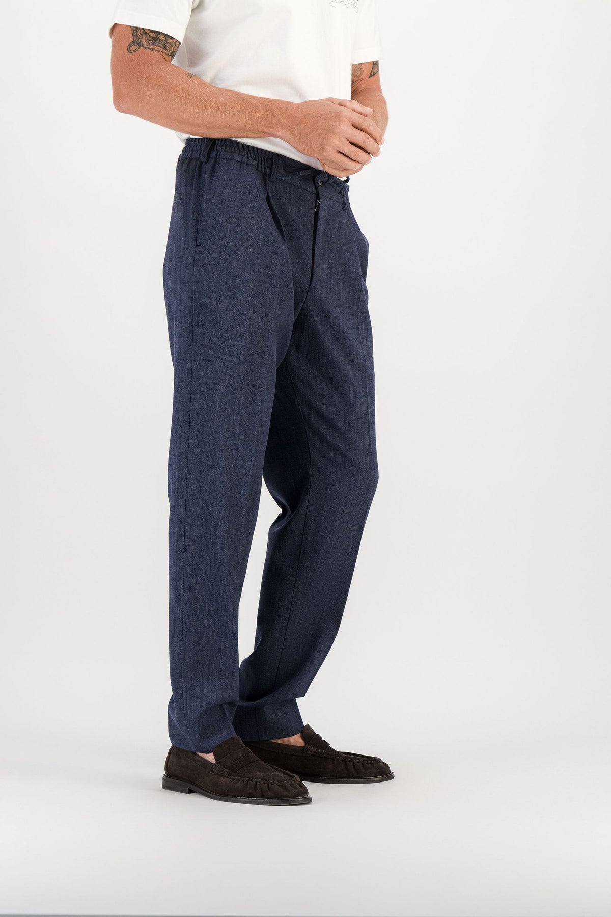 Indigo virgin wool trousers worn side view, elastic drawstring waistband, mannequin 1m86 size 32 — Ace Denim Paris
