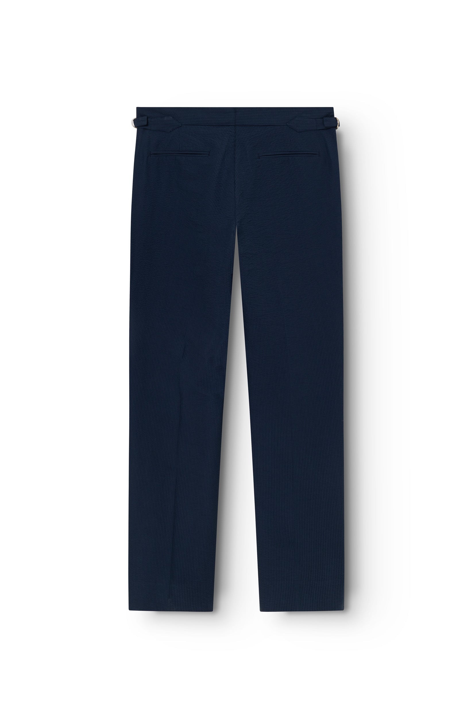Rückansicht der Seersucker-Hose in Marine mit Taillenversteller und Paspeltaschen — AD 52 Ace Denim Paris