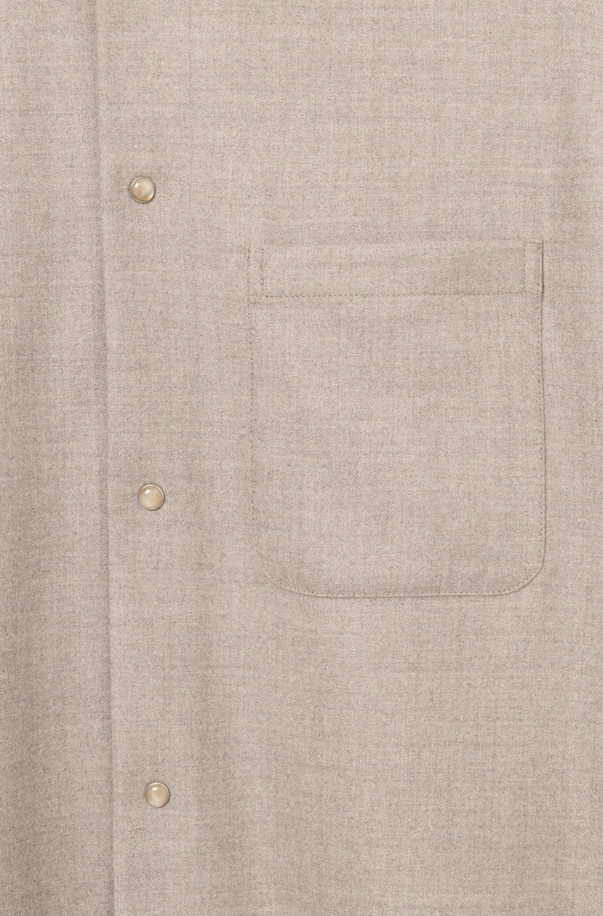 Surchemise en laine mérinos beige AD 82 détail poche poitrine — Ace Denim Paris