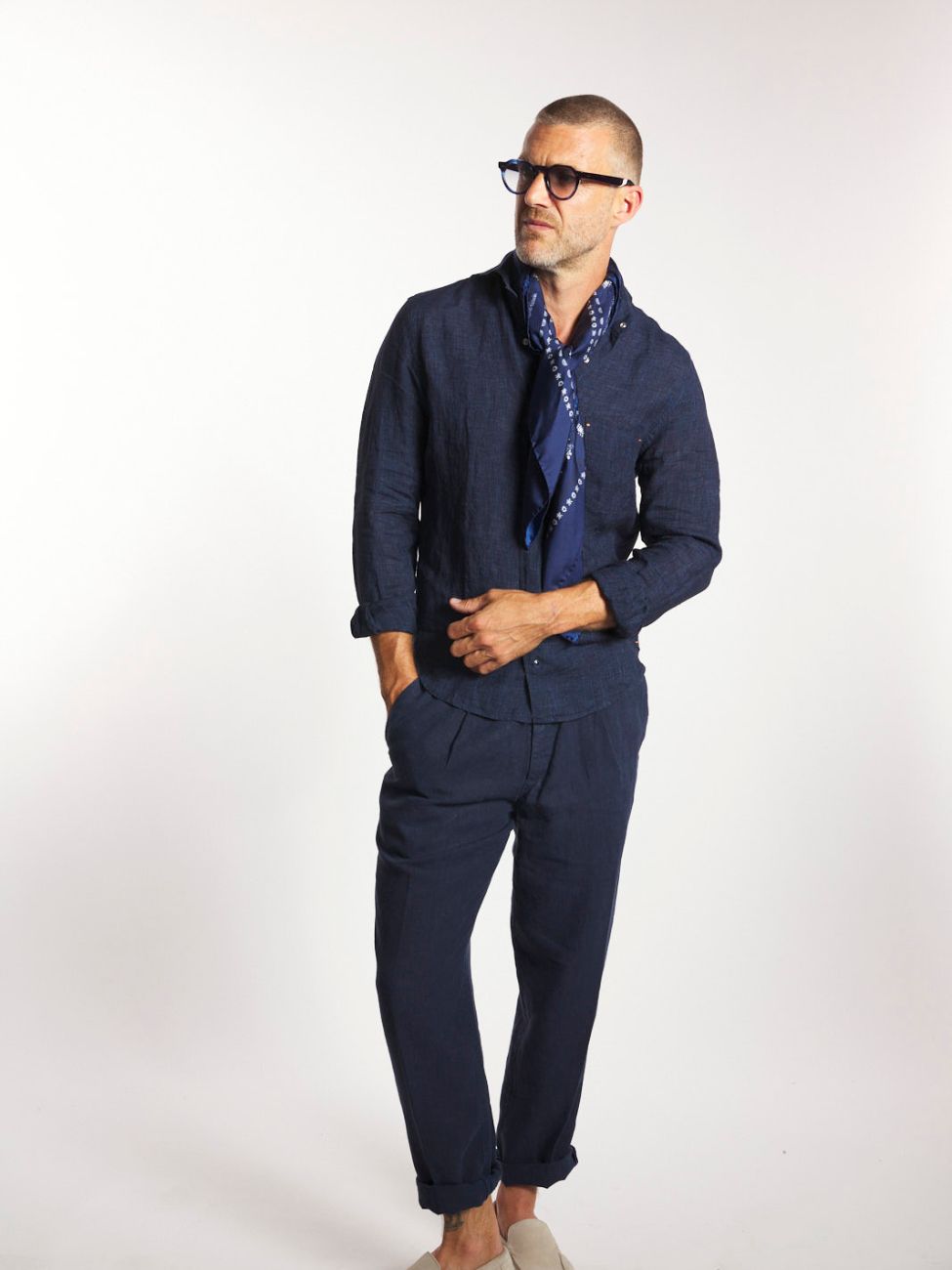 Mannequin wearing the dark blue linen shirt and pants with the navy silk scarf