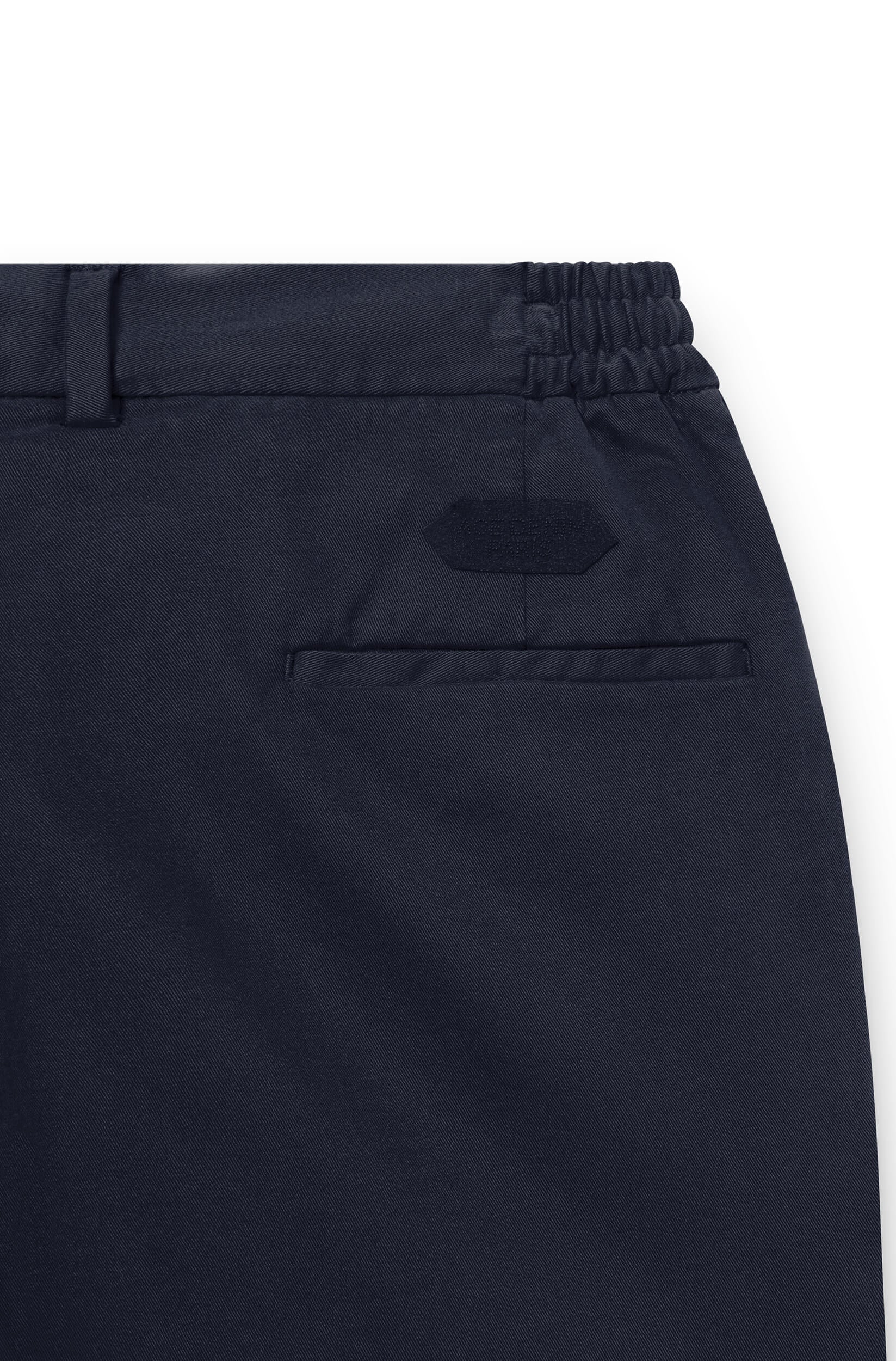arrière du pantalon chinos marine en cachemire pour homme avec le patch ace denim paris