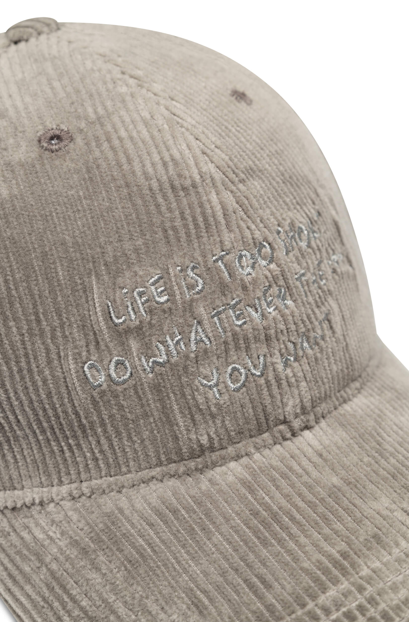 Détail broderie Life Is Too Short sur casquette velours côtelé gris, AD 402 Ace Denim Paris