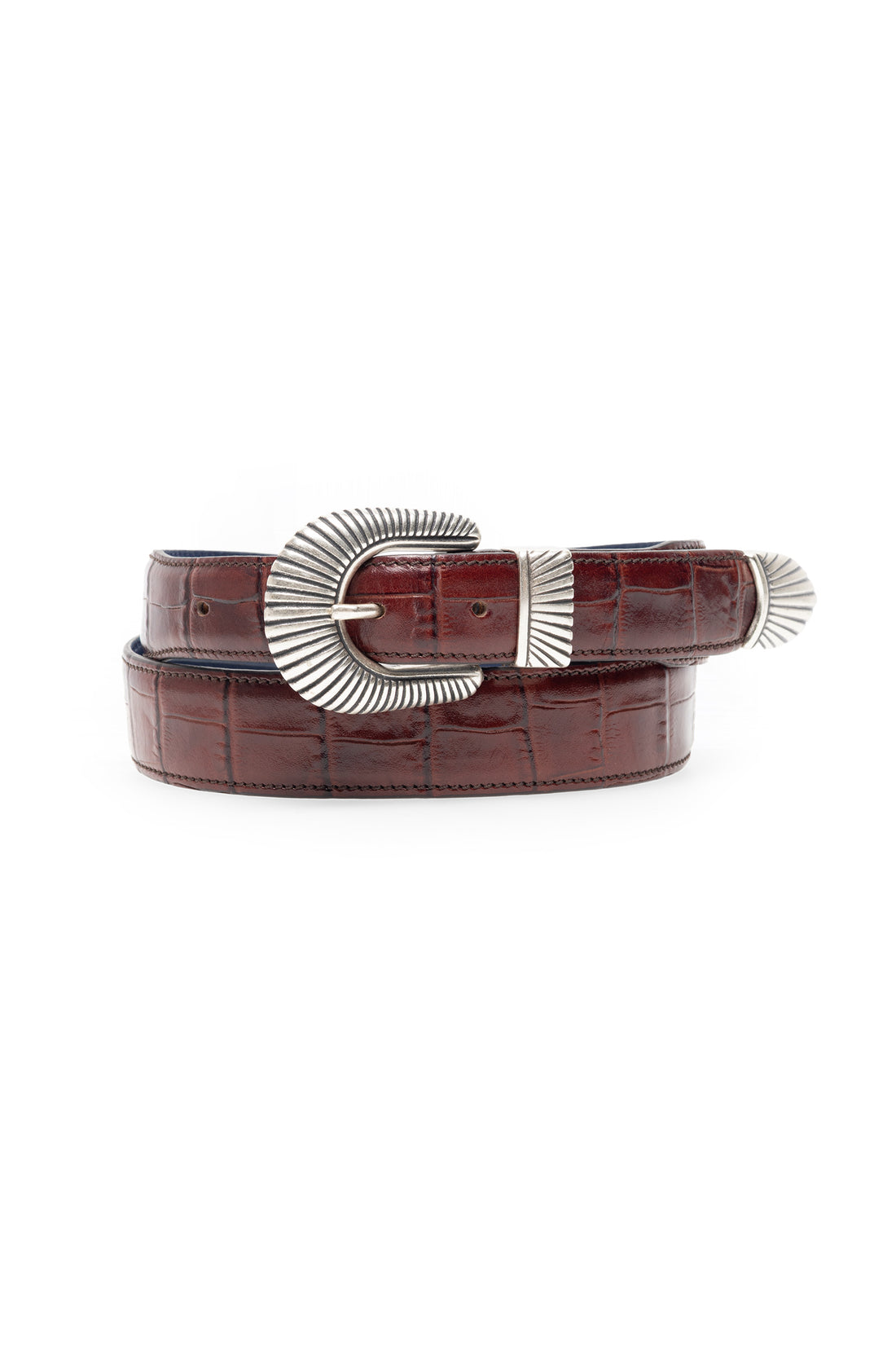 Ceinture cowboy cuir bordeaux effet croco, boucle western argentée, fond blanc — Ace Denim Paris
