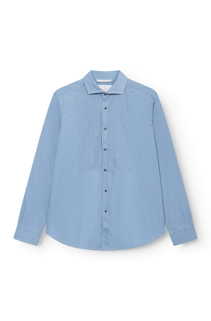 Chemise smoking homme en coton bleu clair avec plastron plissé et boutons nacrés.
