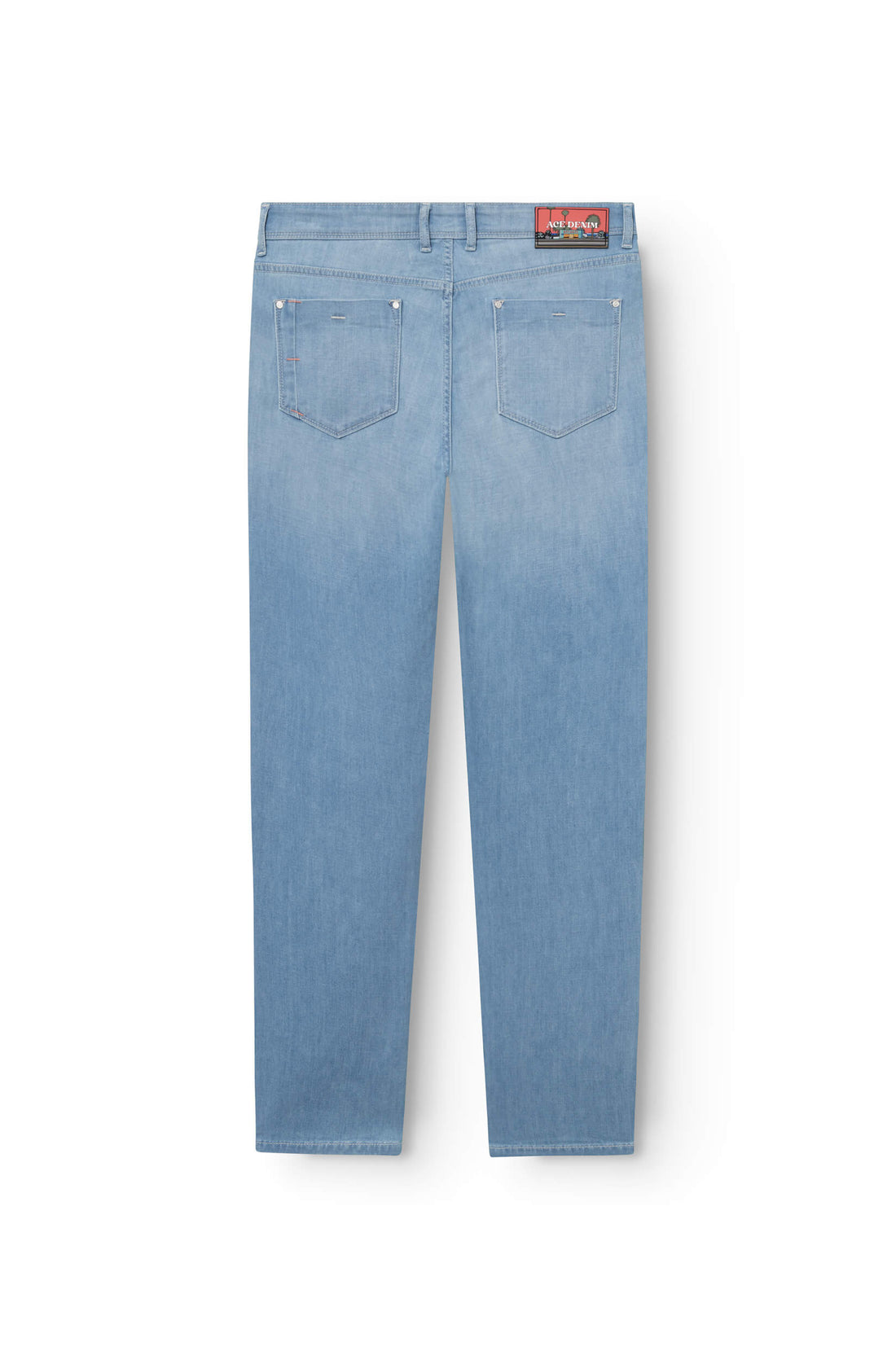 Vue arrière du jean relaxed homme bleached avec patch signature illustré en ceinture — AD 33 Ace Denim Paris