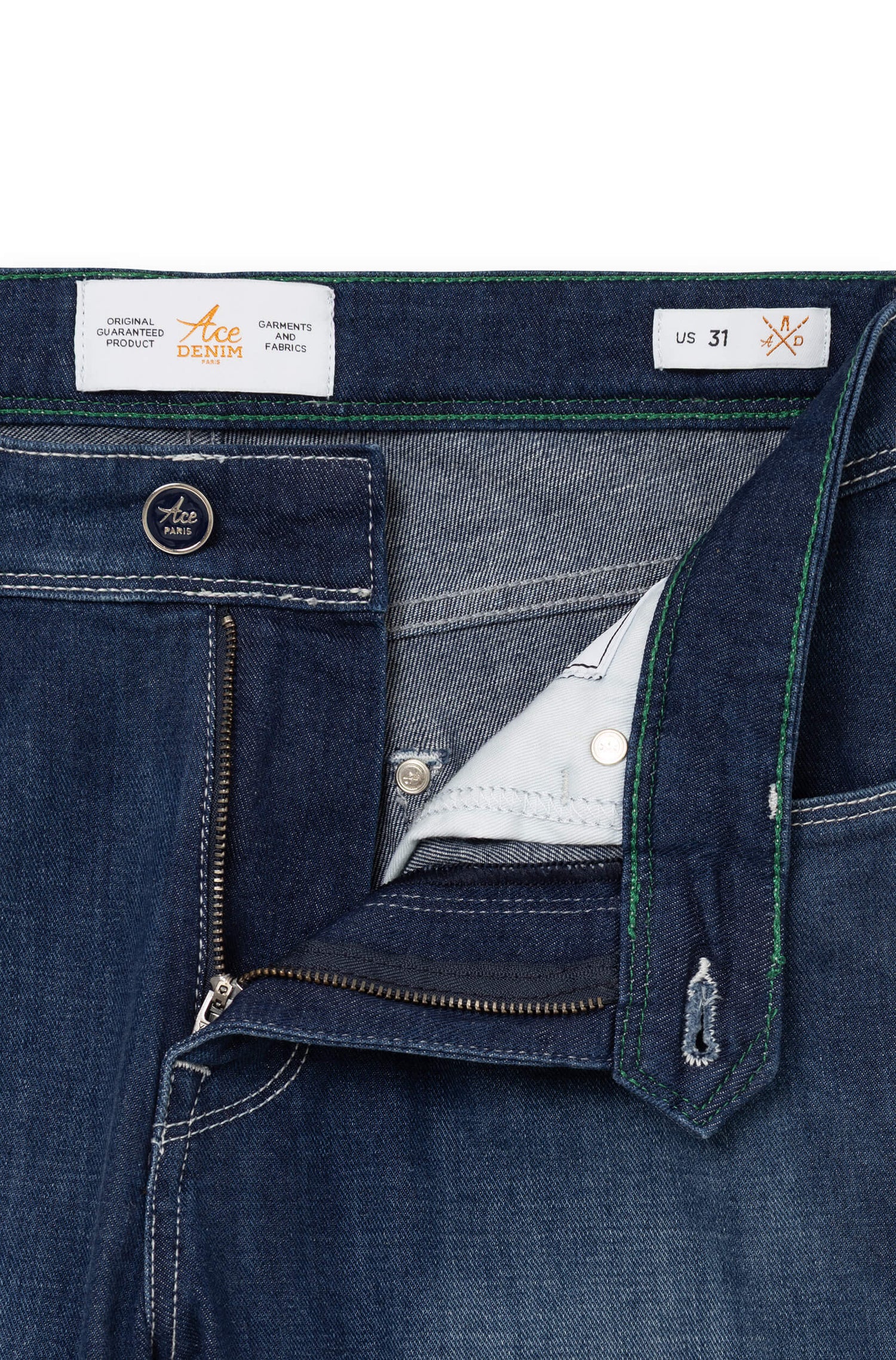 Détail de la braguette boutons cuivrés et surpiqûres du jean dark stone — AD 33 Ace Denim Paris