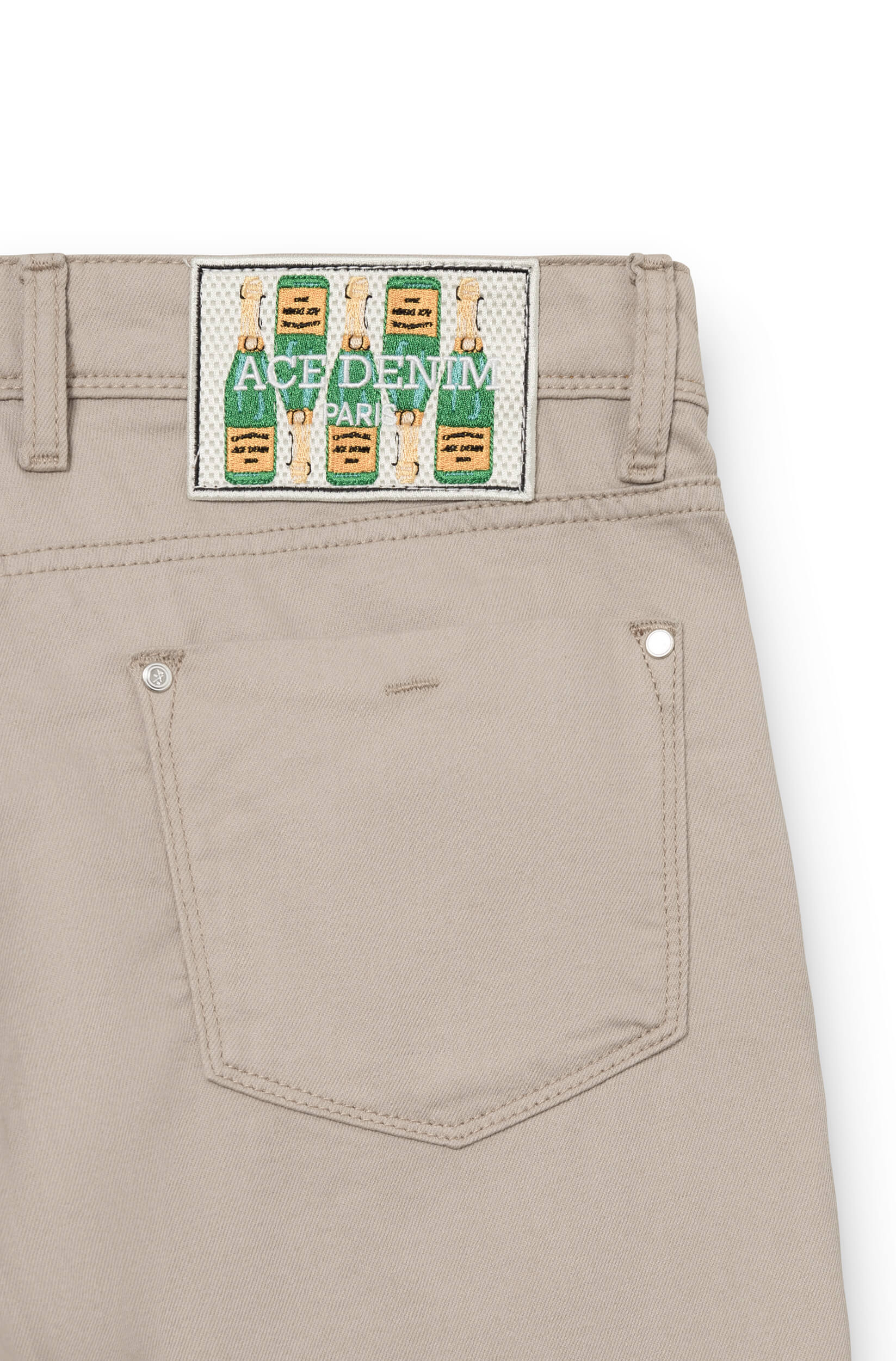 Patch with champagne pattern on the back of the jeans