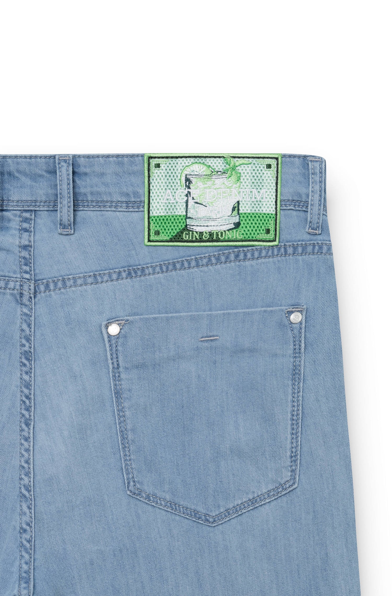 Patch with gin and tonic cocktail design on the back of the jeans