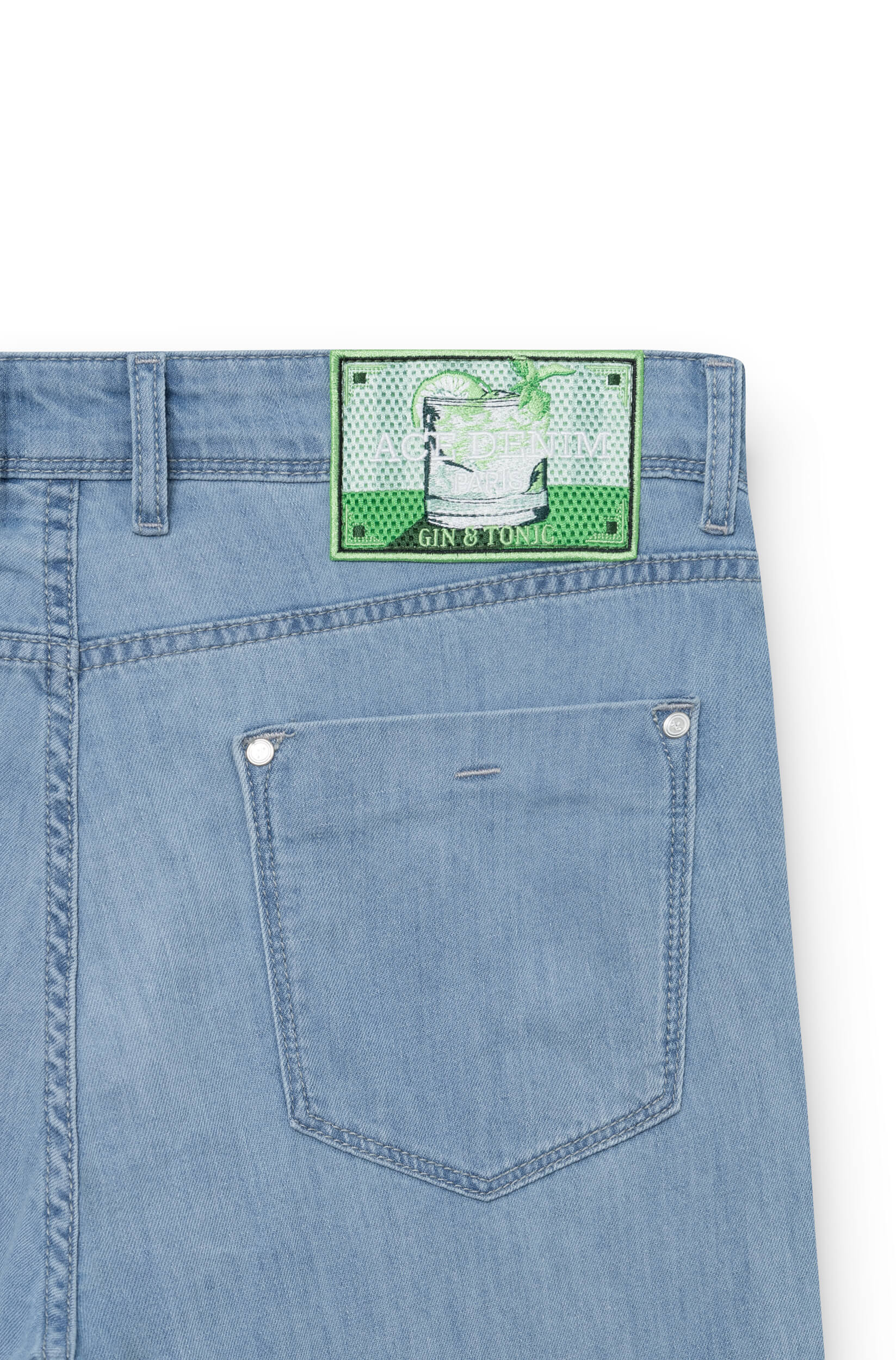 Patch with gin and tonic cocktail design on the back of the jeans
