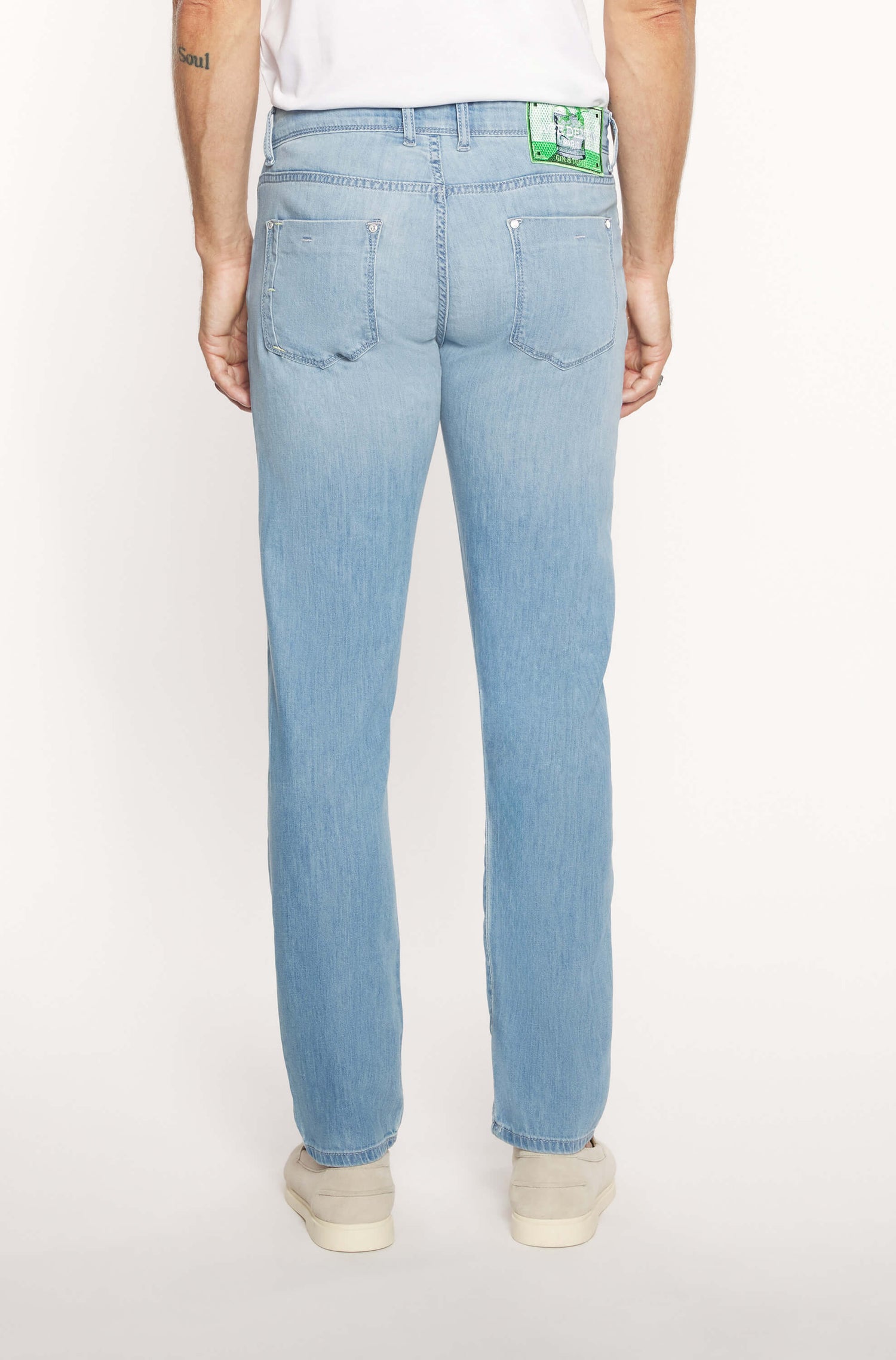 Back of the model wearing the slim jeans in faded blue cotton and linen for men