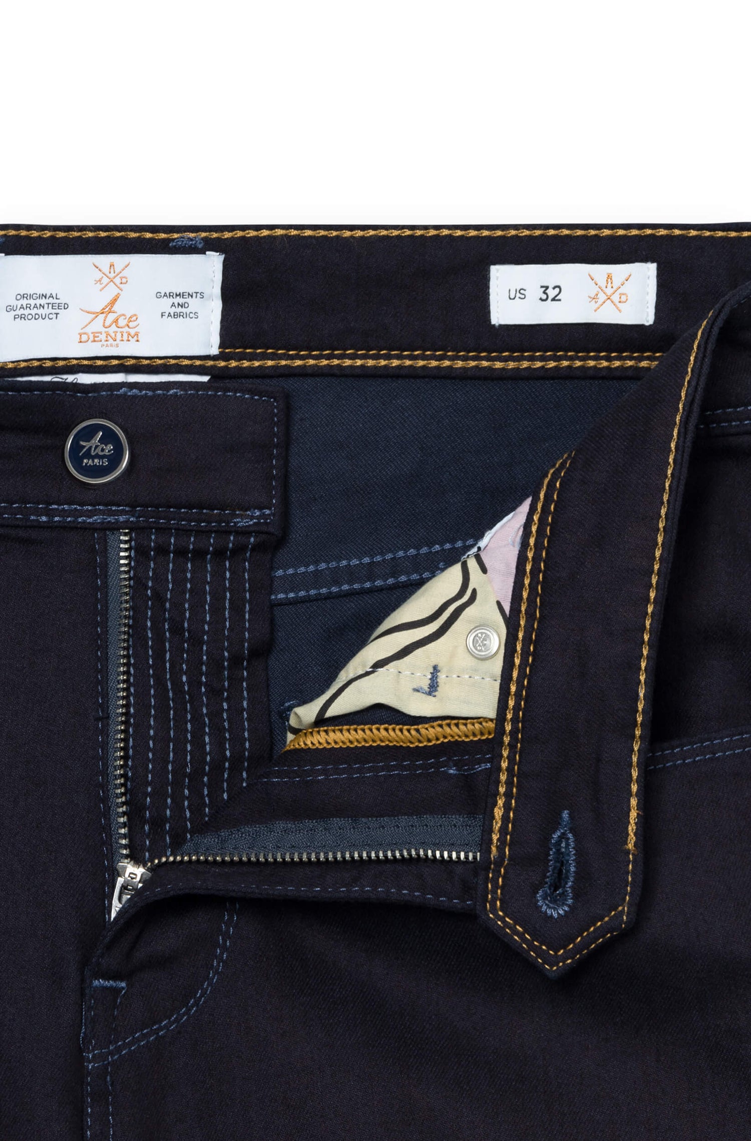 Braguette zippé du jeans brut