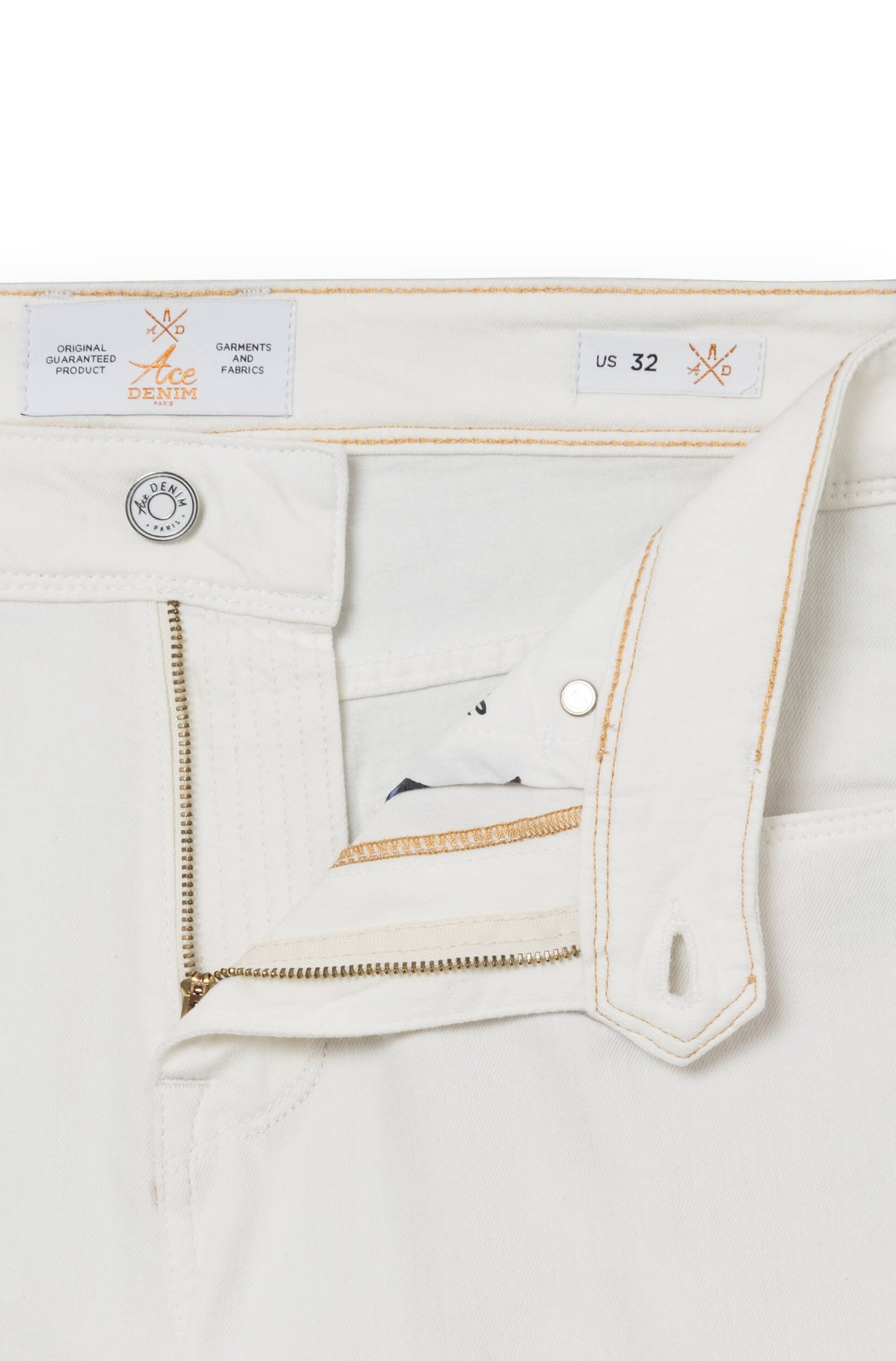 Braguette zippé du jeans blanc