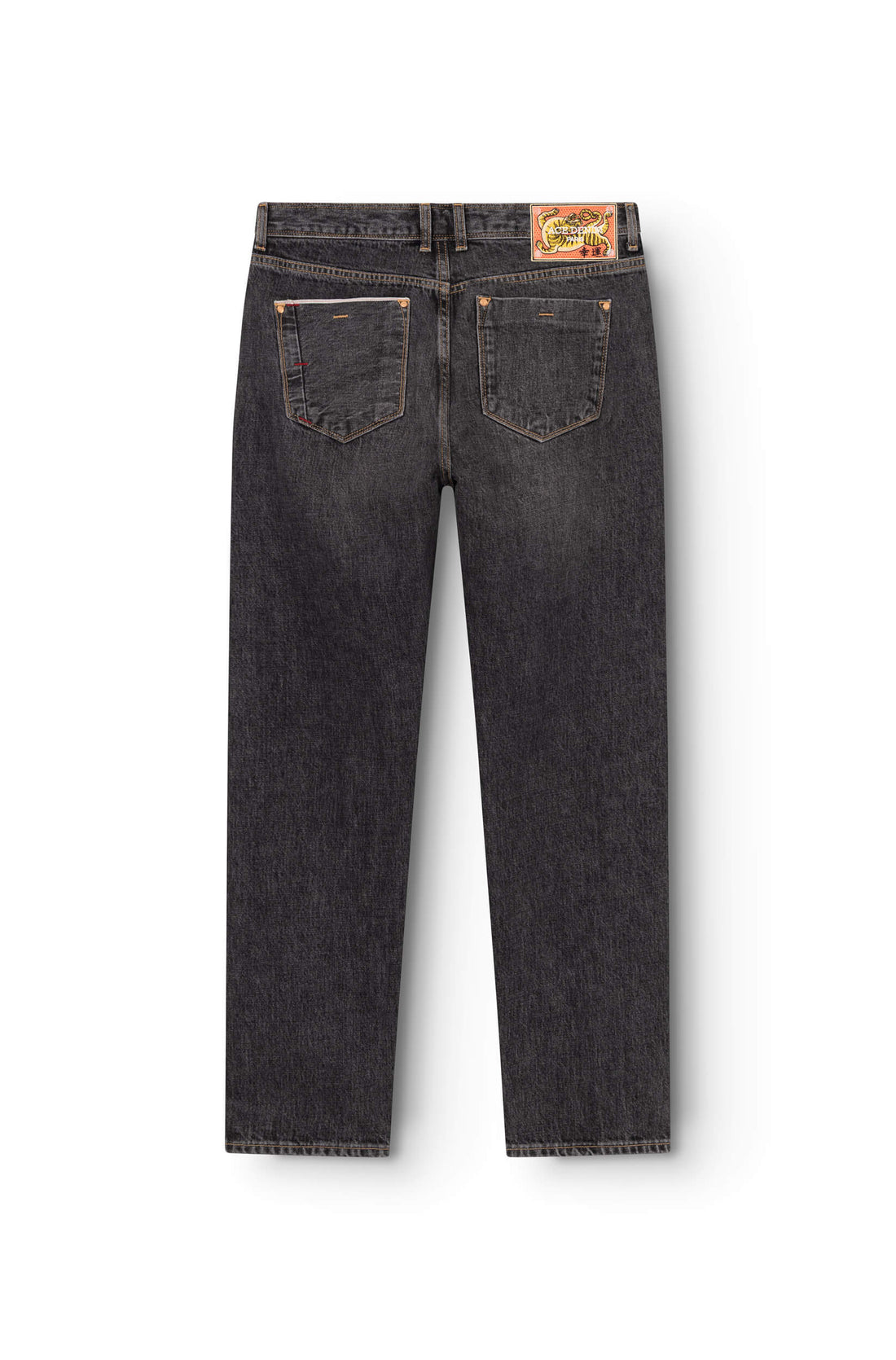 Vue arrière jean droit selvedge gris foncé avec patch tigre brodé signature en ceinture — AD 53 Selvedge Ace Denim Paris