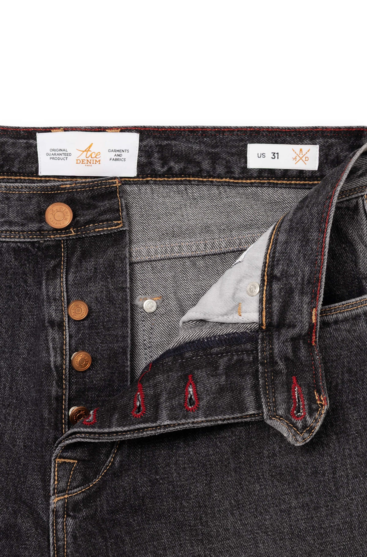 Détail braguette boutons cuivrés gravés et broderies intérieures signature — AD 53 Selvedge Ace Denim Paris
