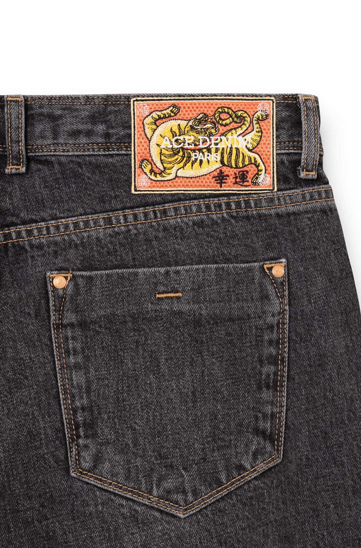 Patch tigre brodé signature en ceinture arrière jean selvedge gris foncé — AD 53 Selvedge Ace Denim Paris