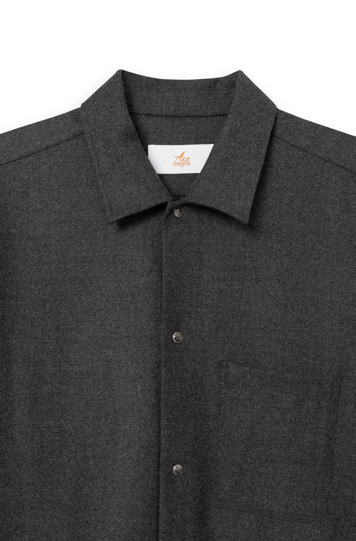 Surchemise en laine mérinos gris anthracite AD 82 détail col et boutons pression — Ace Denim Paris