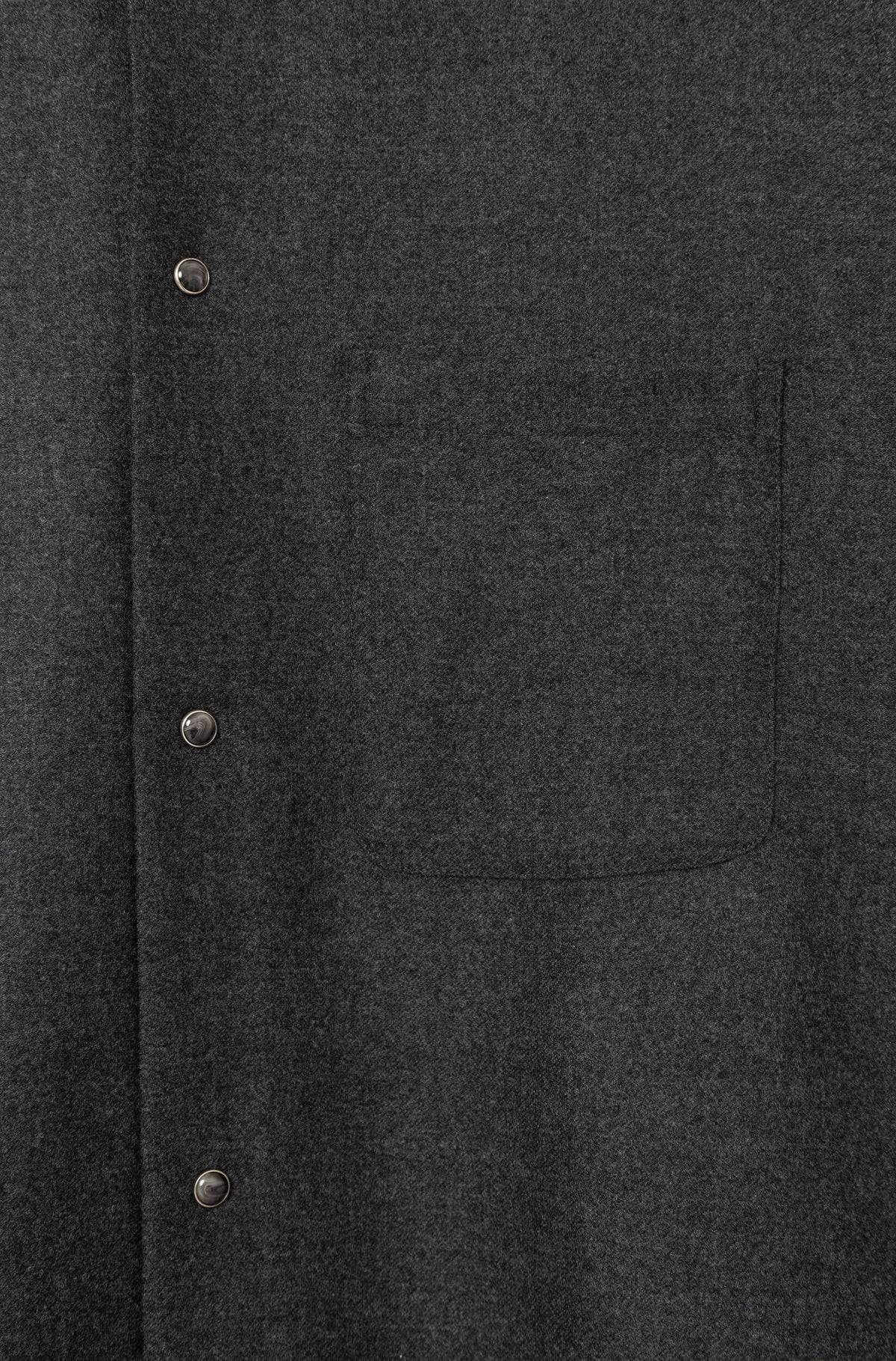 Surchemise en laine mérinos gris anthracite AD 82 détail poche poitrine — Ace Denim Paris