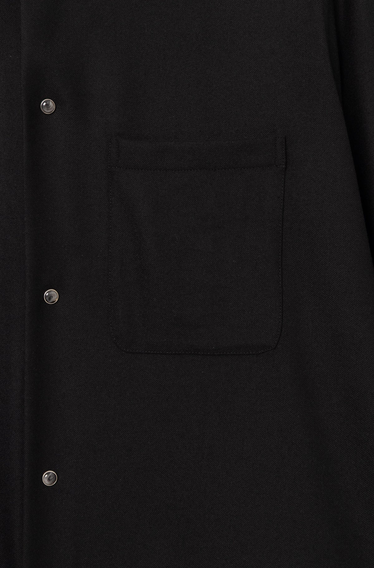 Surchemise en laine mérinos noir AD 82 détail poche poitrine — Ace Denim Paris