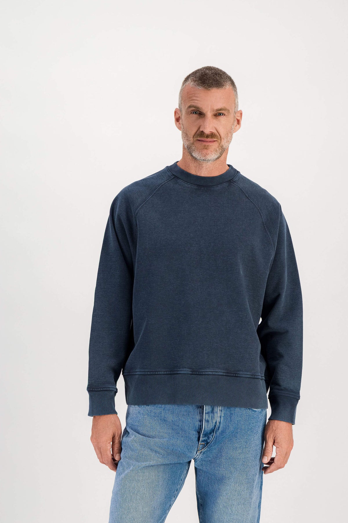 Raglan Sweatshirt Marine Chiné worn front view, raglan sleeve, mannequin 1m86 size M — Ace Denim Paris