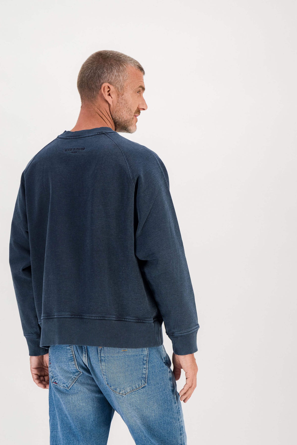 Raglan Sweatshirt Marine Chiné worn back view, Ace Denim Paris logo embroidered tone on tone, mannequin 1m86 size M — Ace Denim Paris
