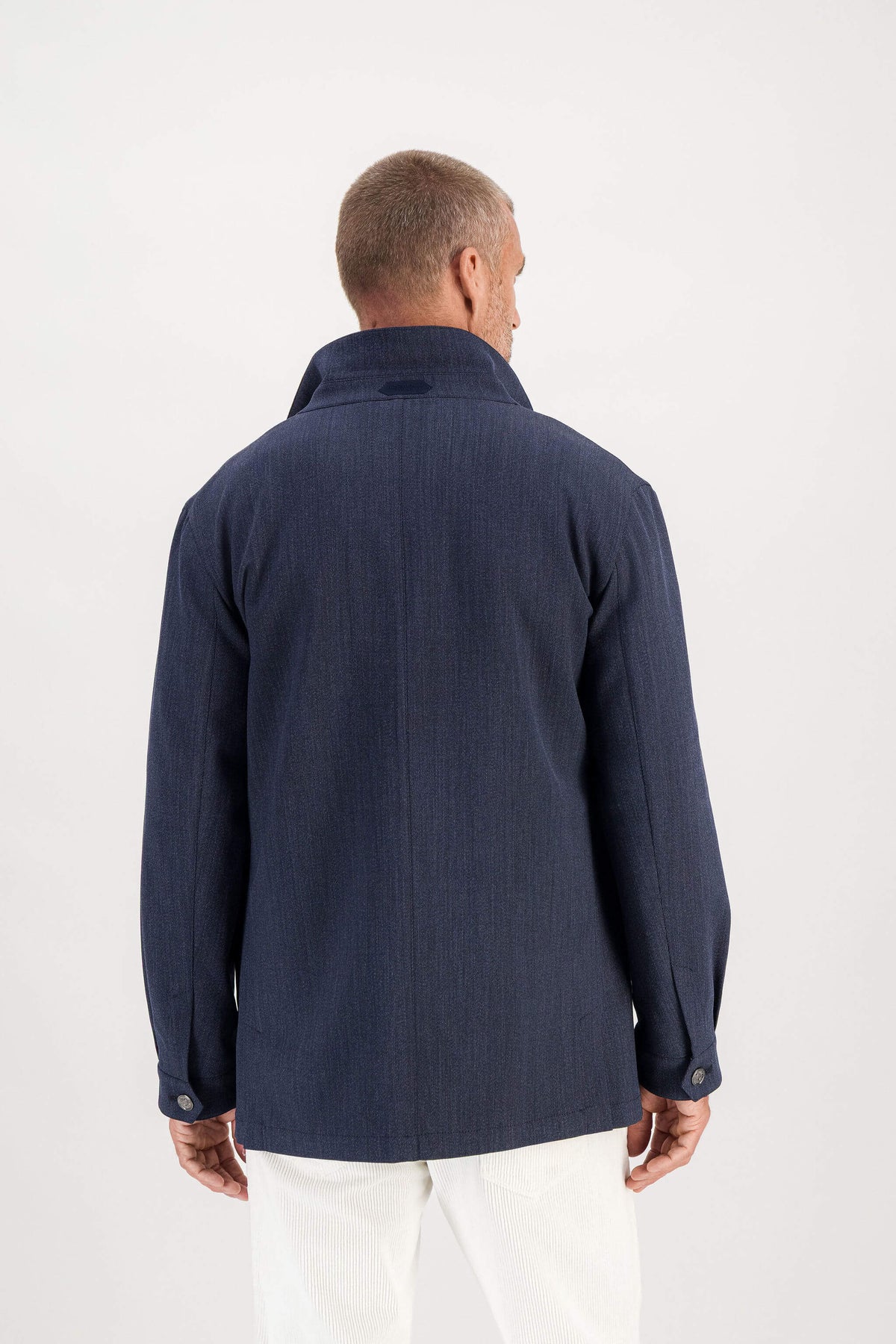 Veste laine mérinos Indigo portée dos, mannequin 1m86 taille M — Ace Denim Paris